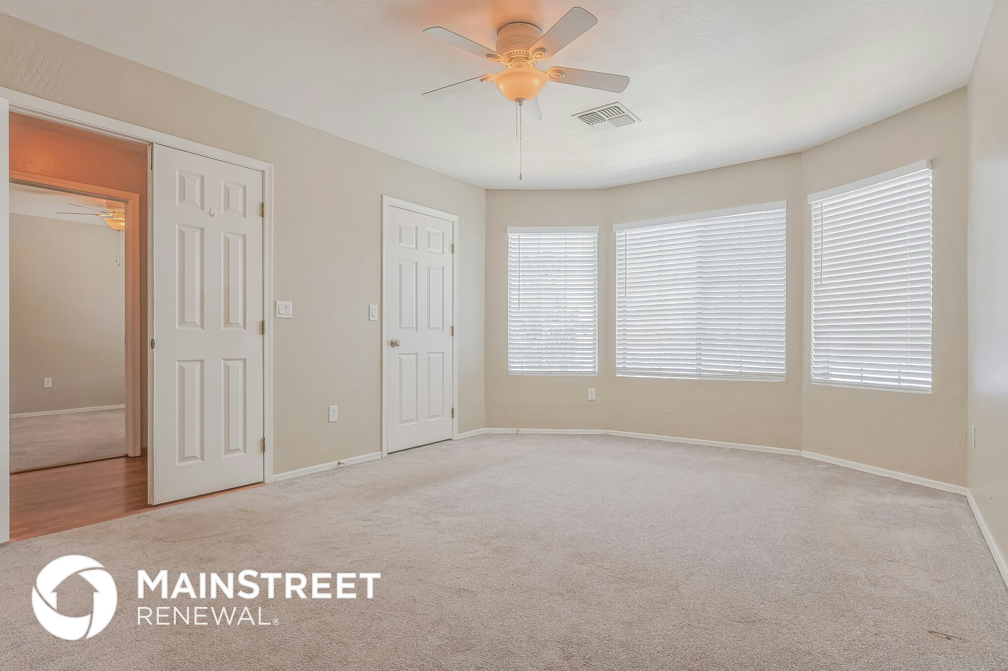 Building Photo - 5062 W Fairview St