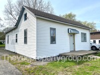 Building Photo - Spacious Newly Remodeled 2 Bed / 1 Bath Ho...