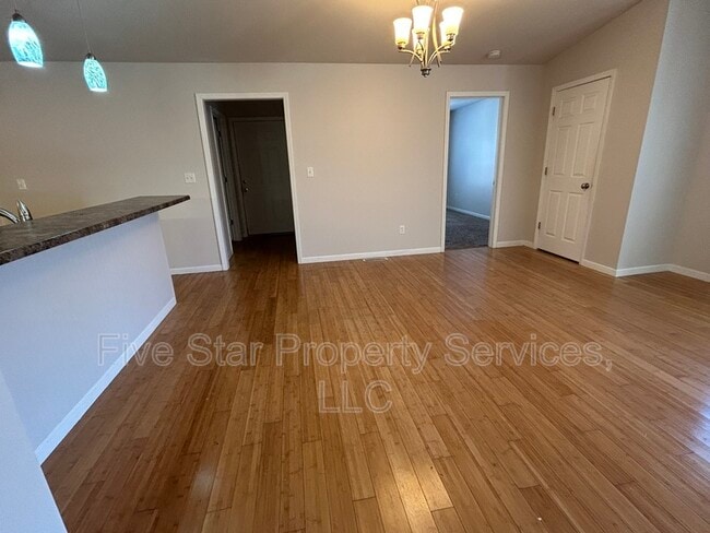 Building Photo - 1414 School House Ln