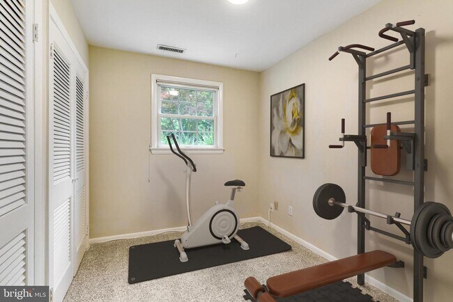 Building Photo - 1023 Westbriar Dr NE