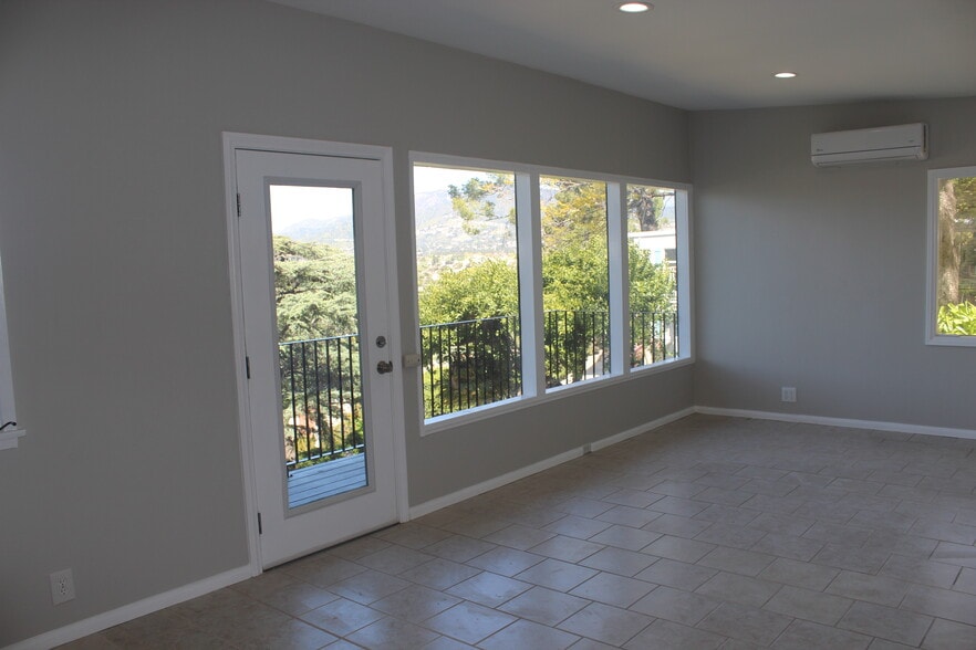 Building Photo - 934 Highline Rd