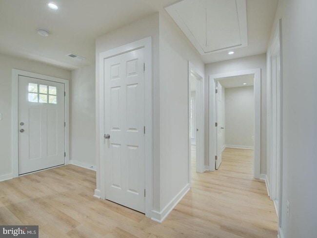 Building Photo - 14750 Jordan Ln