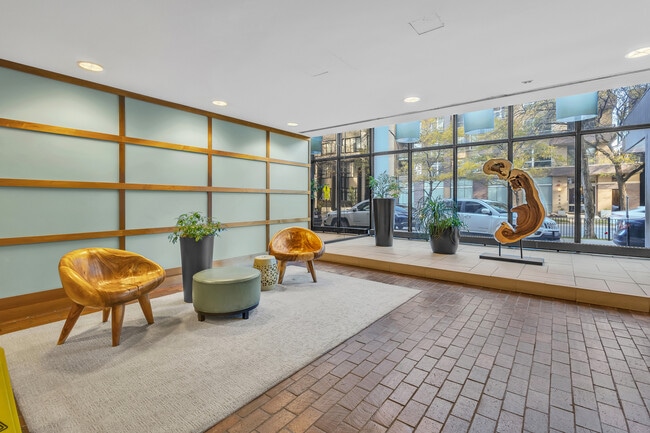 Building Photo - 5445 N Sheridan Rd