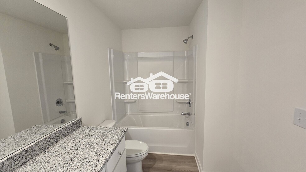 Building Photo - 1585 Salem Dr