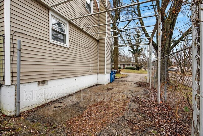 Building Photo - 1157 Redman Blvd