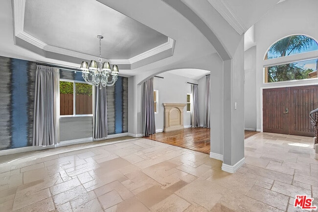 Building Photo - 4724 Noble Ave