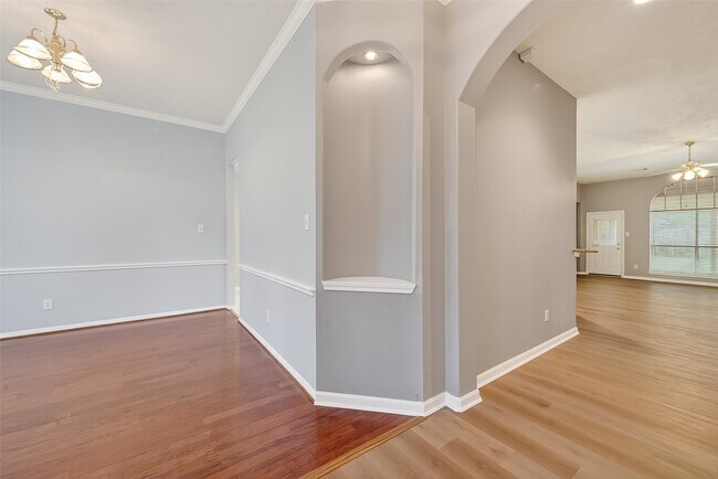 Building Photo - 23719 River Pl Dr