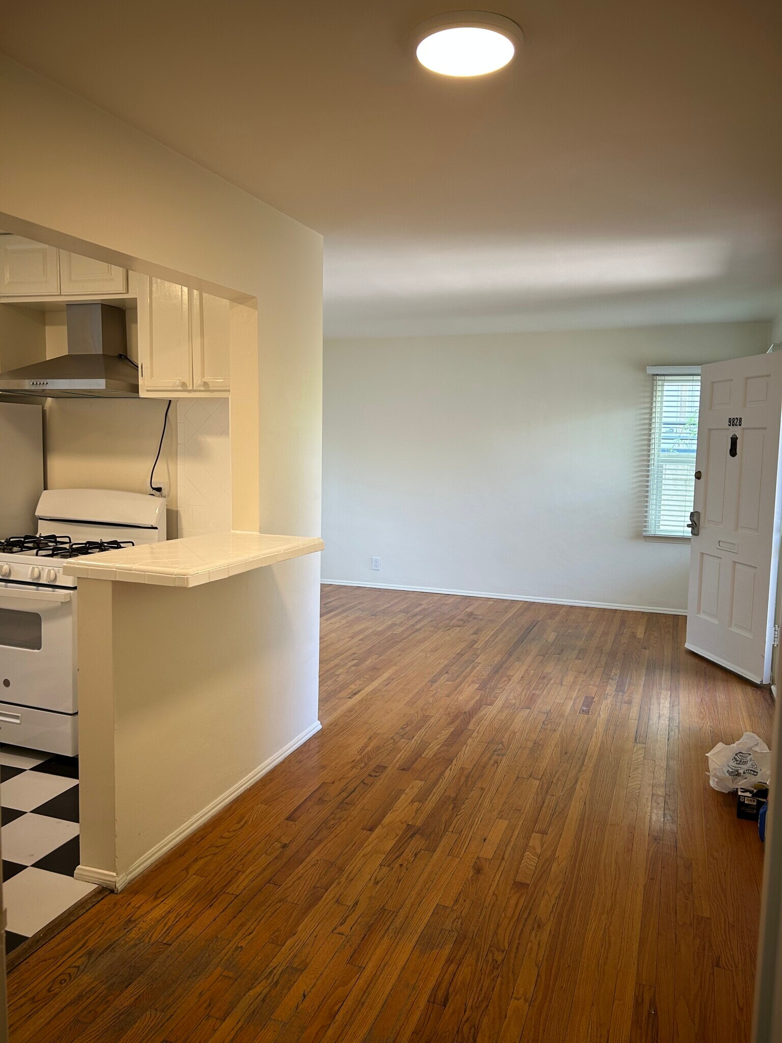Building Photo - 9828 Vidor Dr