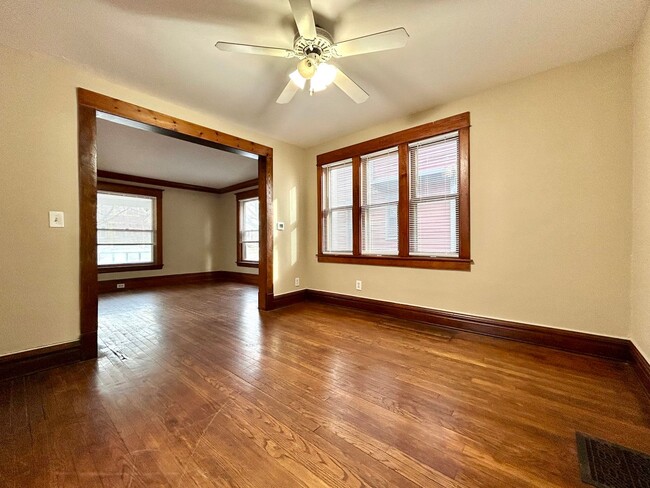 Building Photo - 2 Bedroom 2 Bath Home in Eastown!