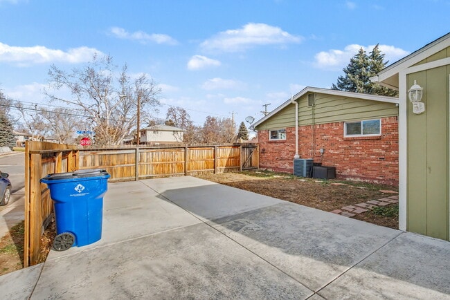 Building Photo - 8624 W Florida Ave