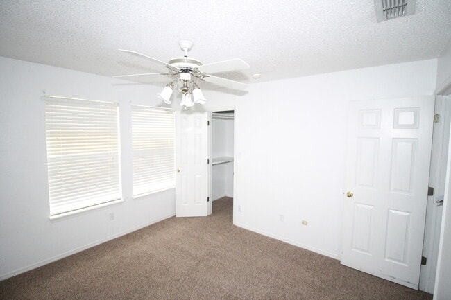 Building Photo - 2300 Northglen Dr