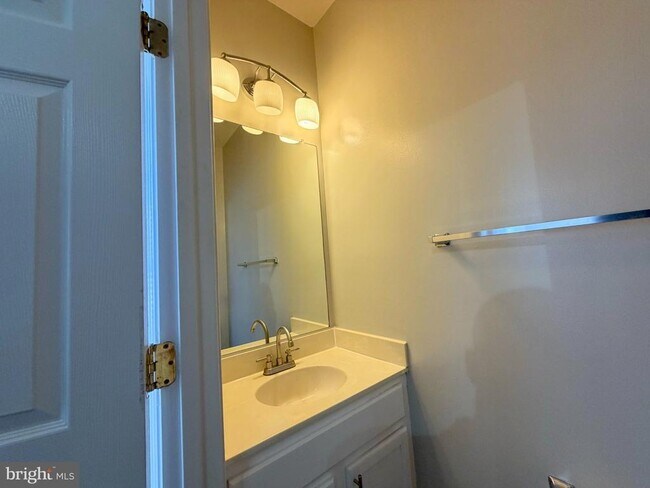 Building Photo - 8316 Green Grass Rd