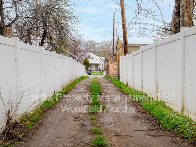 Building Photo - 620 S 900 E