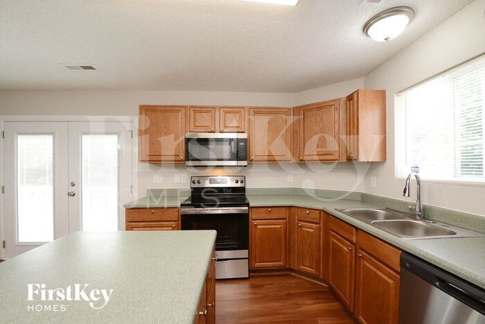 Building Photo - 5709 Hidden Lake Dr