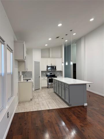 Building Photo - 12424 Ocean Spray Dr