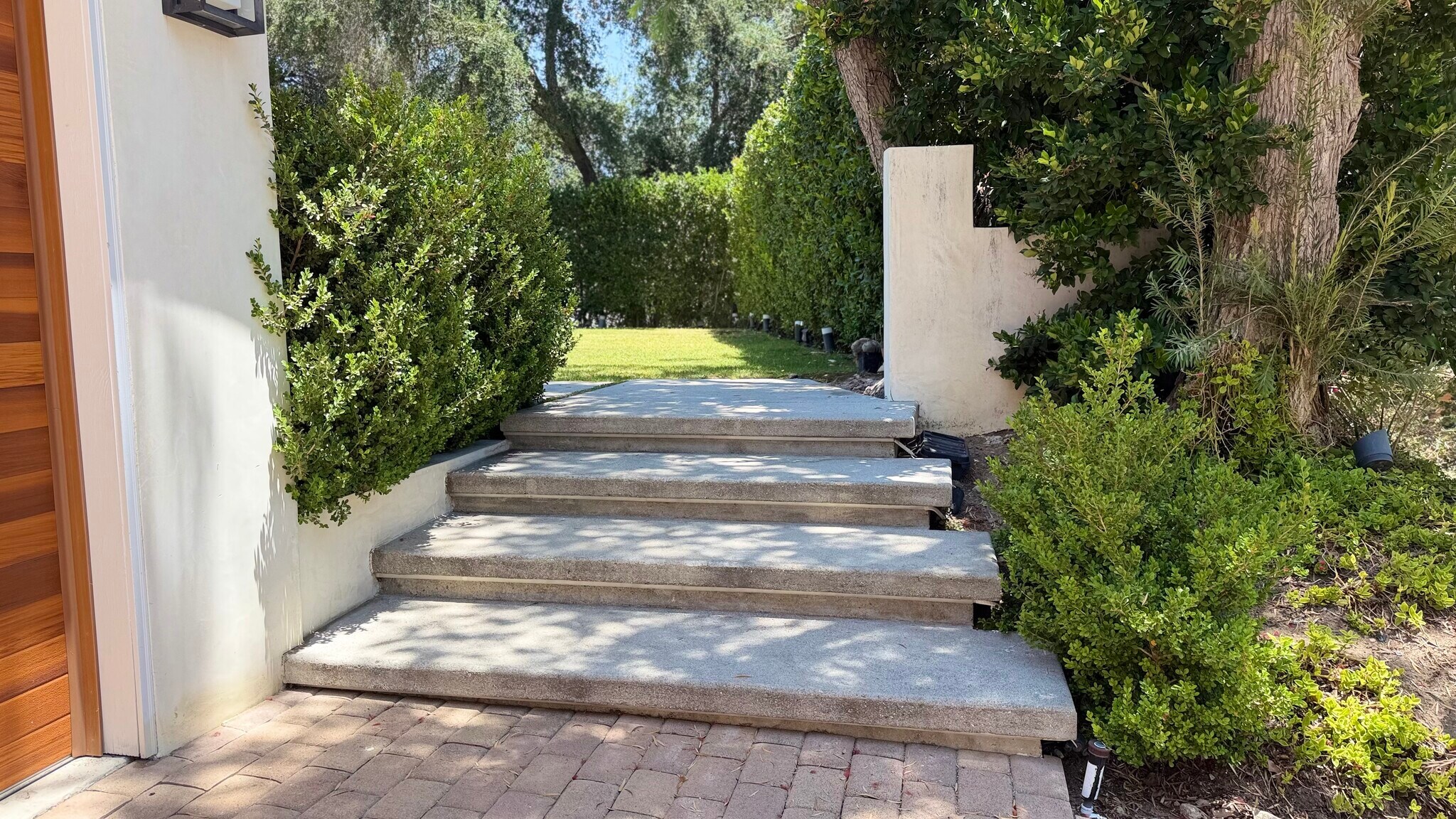 Building Photo - 1385 Greenmont Dr