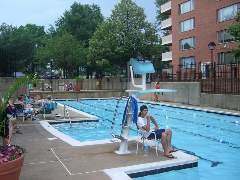 Building Photo - 1121 Arlington Blvd