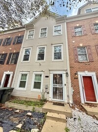 Building Photo - 836 Hr Dr SE