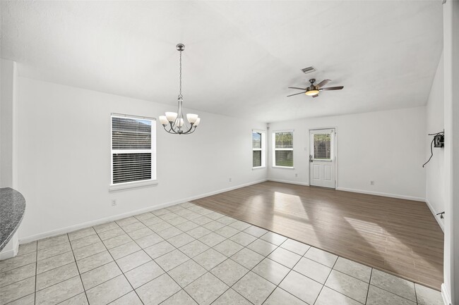 Building Photo - 5427 Stonegate Dr