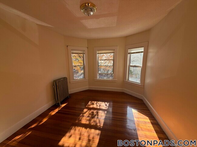 Building Photo - 27 Forest St