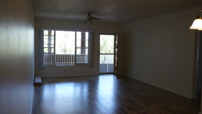 Building Photo - 2402 Ecuadorian Way