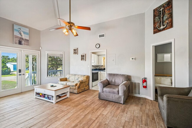 Building Photo - 2340 Grand Oaks Ln