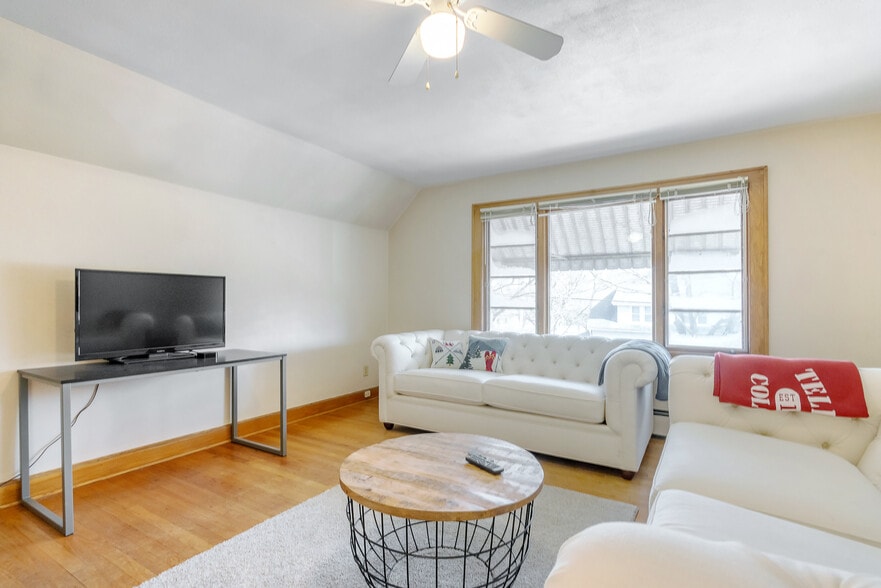 Building Photo - 302 S Brooks St