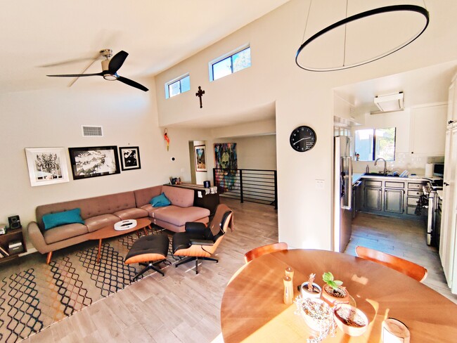 Living room with high ceilings - 12621 Ralston Ave