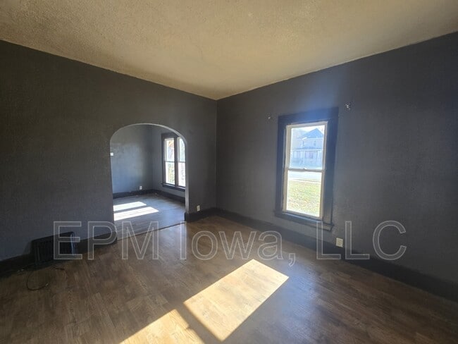 Building Photo - 206 Clay St