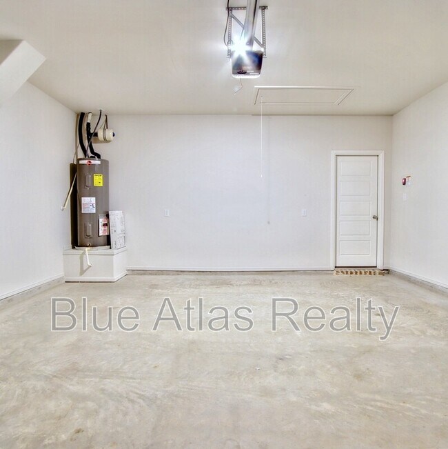 Building Photo - 929 King St
