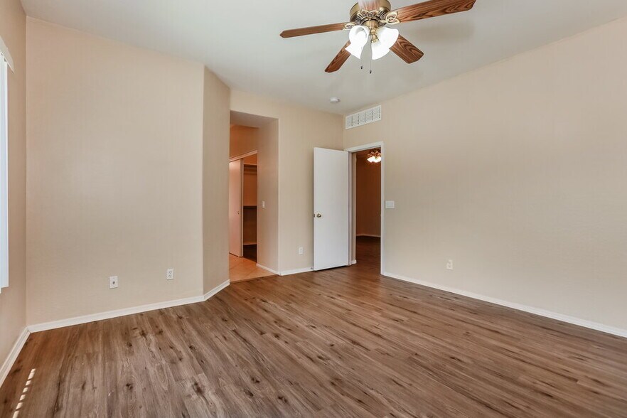 Building Photo - 21299 E Lords Wy