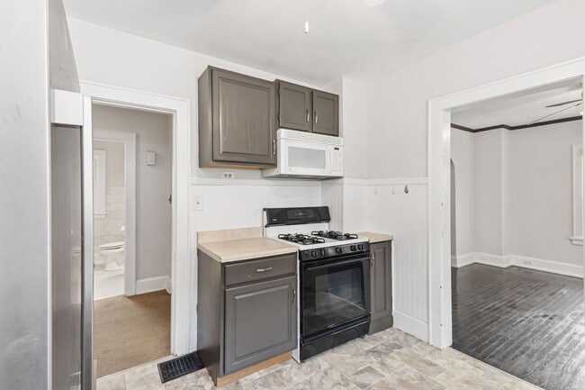 Building Photo - MADISONVILLE - Charming 3+ Bed Cape Cod