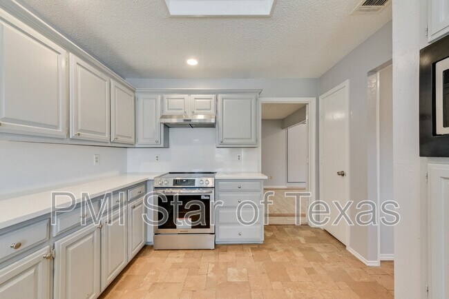 Building Photo - 2801 Hickory Bend Dr