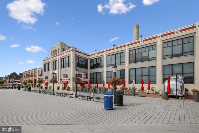 Building Photo - 221 S Fayette St