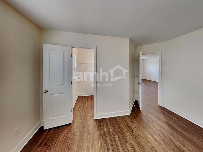 Building Photo - 4996 Chutney Dr