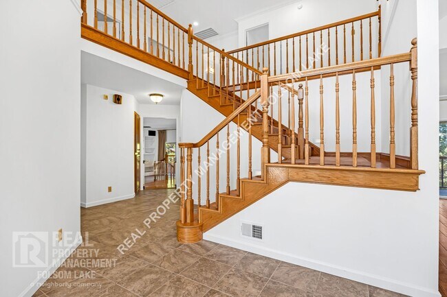 Building Photo - Beautiful 4bd 3ba home in Los Cerros Neigh...