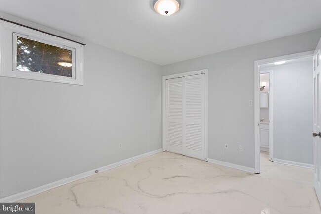 Building Photo - 6800 Melrose Dr