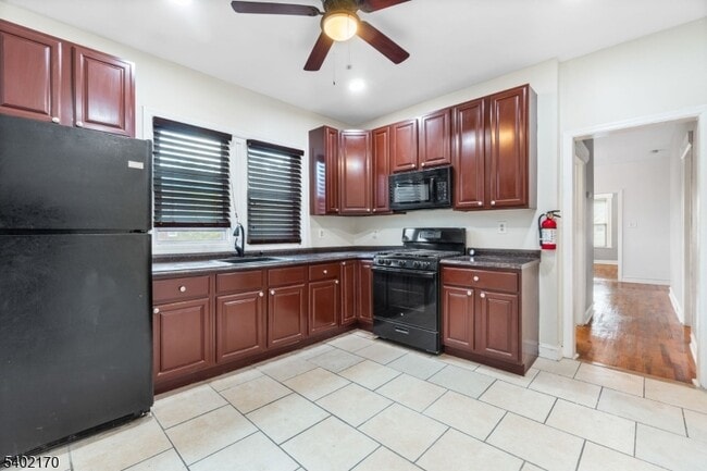 Building Photo - 156 Shepard Ave