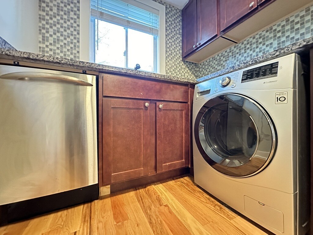 Building Photo - 432 Elm Pl