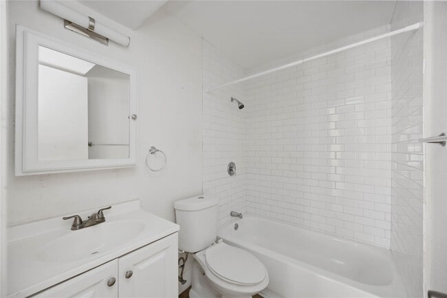 Building Photo - 2218 Hazard St