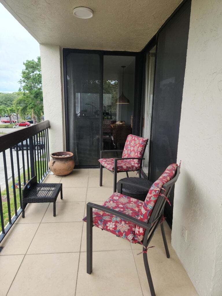 Building Photo - 825 Egret Cir