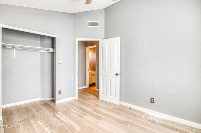 Building Photo - 12325 Tierra Bella Dr