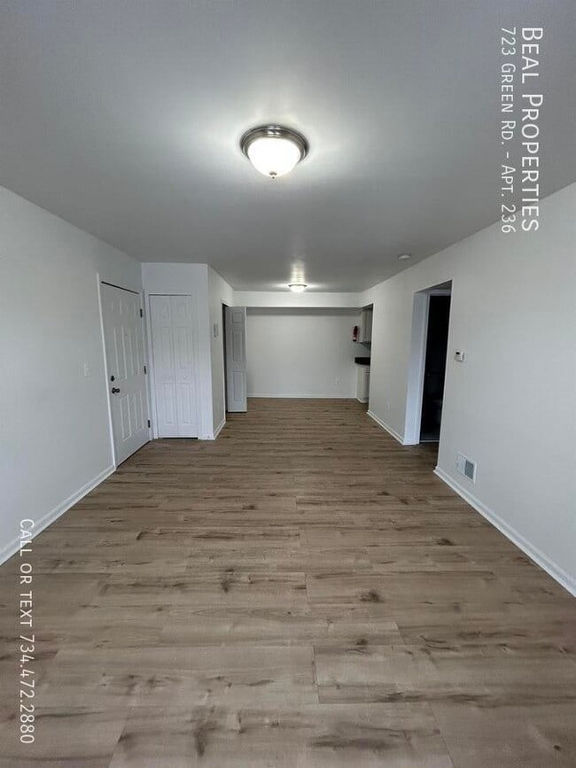 Building Photo - 723 Green Rd