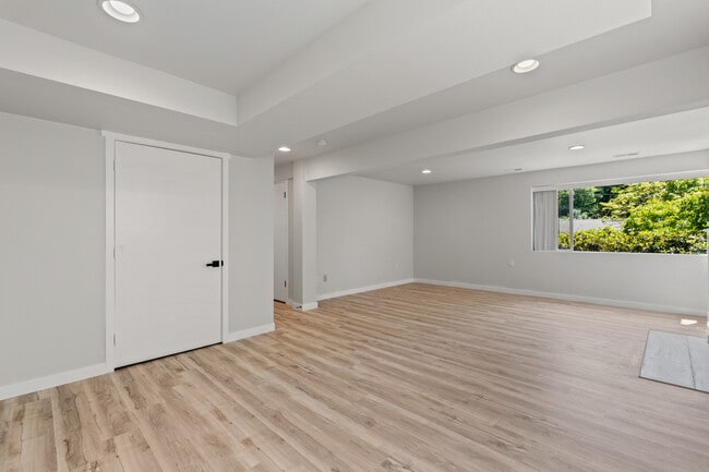 Building Photo - 13726 SE 24th St