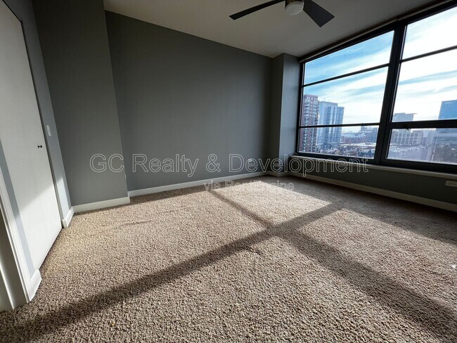 Building Photo - 1600 S Prairie Ave