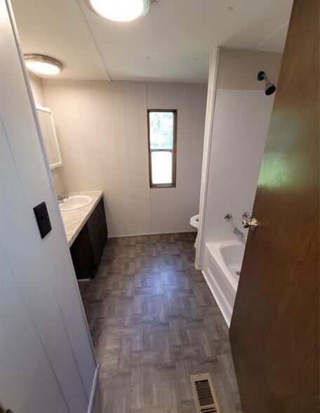 Building Photo - 19 Dogwood Dr