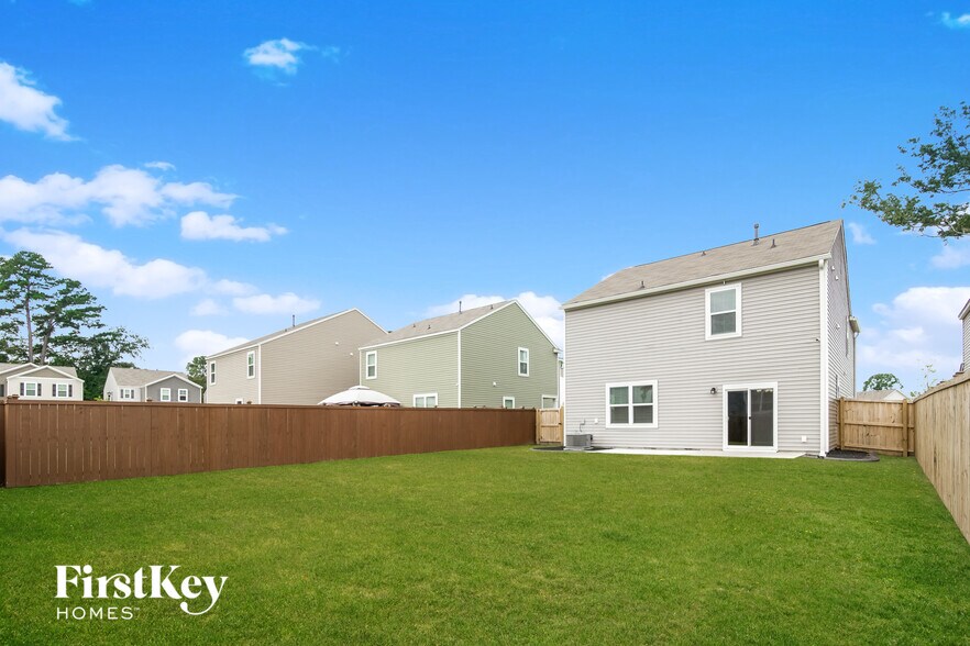 Building Photo - 9733 Roseberry St