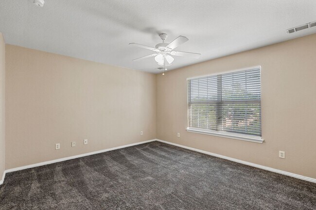 Building Photo - Lovely 2 Story 3/2.5/2 in NORTHWEST ISD Available Now!