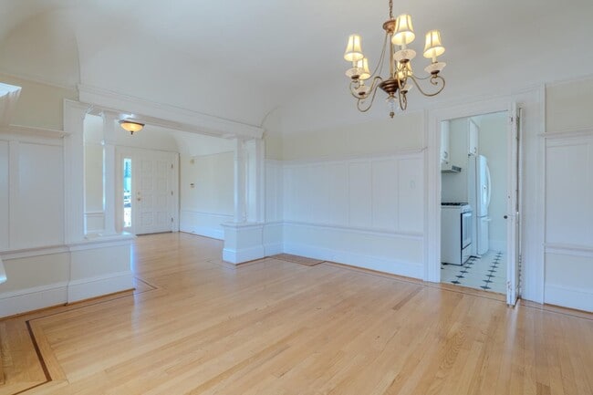 Building Photo - 364 Cypress Ave