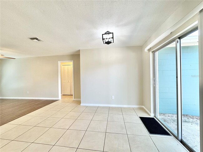 Building Photo - 132 S Bulova Dr